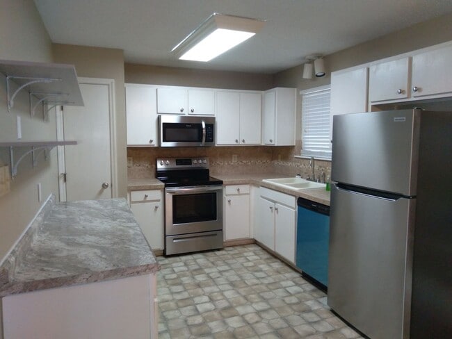 Photo - 307 Kyle Dr