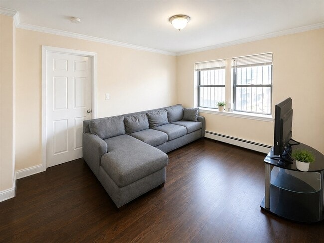 Building Photo - 435 Walnut Ave Unit A