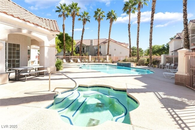 Building Photo - 8555 W Russell Rd Unit 2011