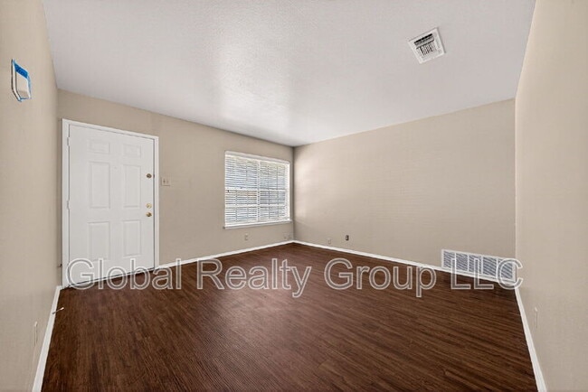 Photo - 4862 Castle Arms Dr