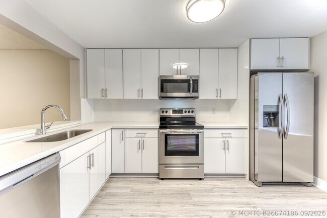 230 SE 10th St Unit 108B