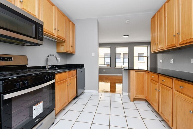 Building Photo - Three Bedroom in South Shore