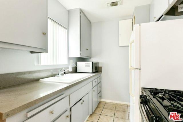 Photo - 26 Ozone Ave Condo Unit 1/4