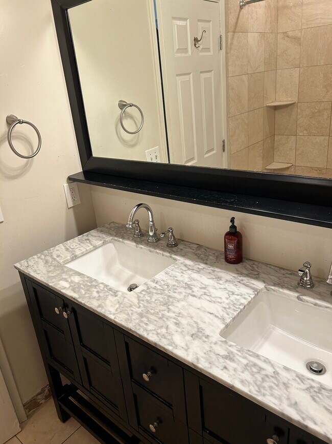 Photo - 122 Tree Frog Ln Unit 2 Bedroom 1200 sq.ft.