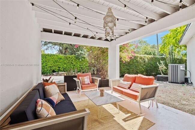 Photo - 599 NE 101st St