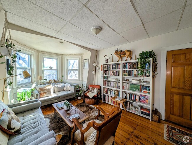 Building Photo - 383 Windsor St Unit 1 Rental