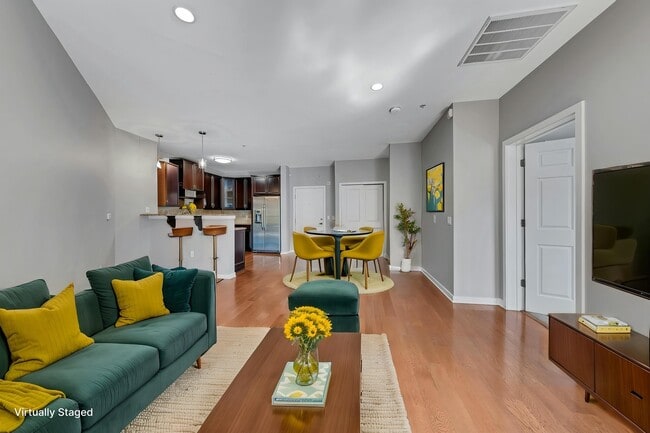 Building Photo - 443 2nd St Unit 203