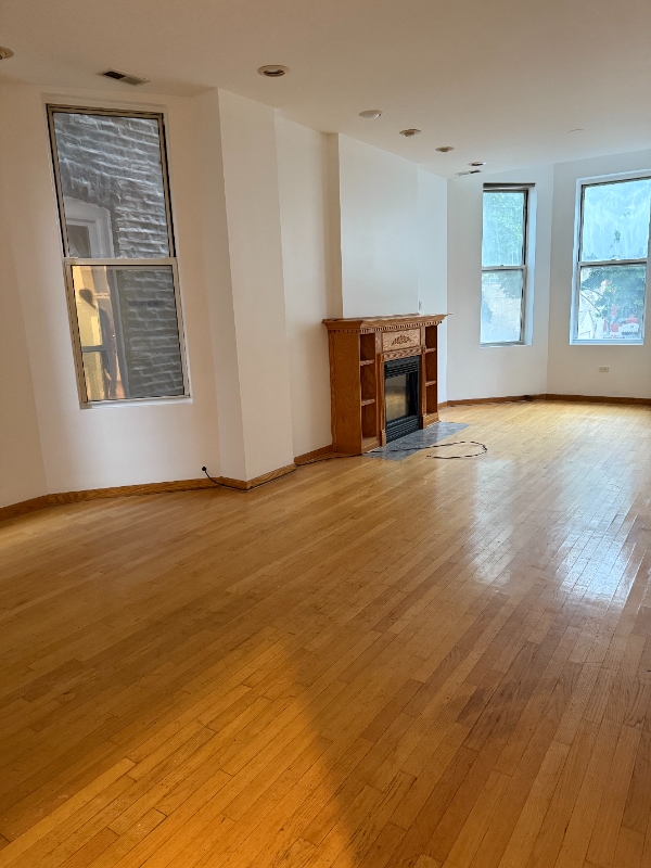 Building Photo - 1115 N Winchester Ave Rental
