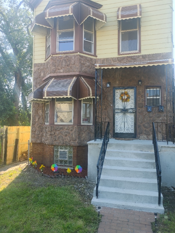 Building Photo - 6840 S Green St Rental