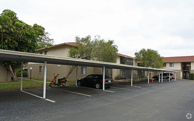 Lake Starcrest Apartment Homes