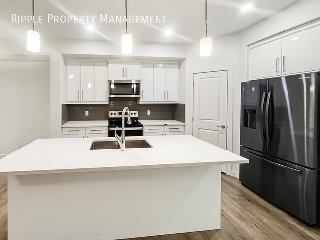 Building Photo - AMAZING 3 BEDS, 2.5 UPPER/MAIN FLOOR IN CHAPPELLE