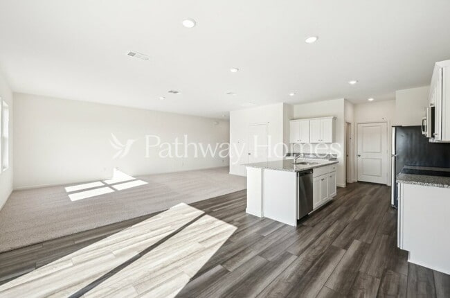 Photo - 1070 Large Poppy Dr