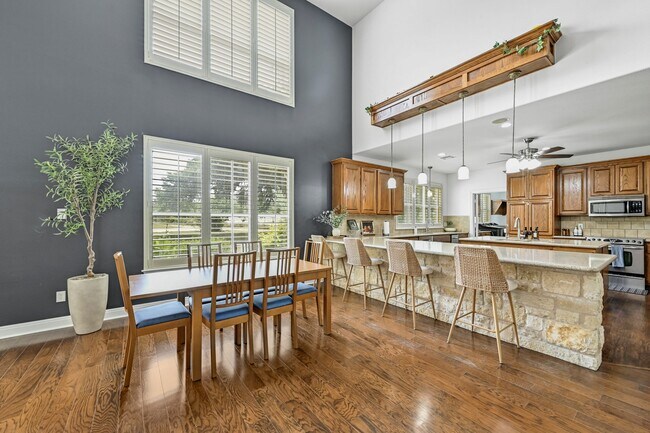 Photo - 211 Moore Ln