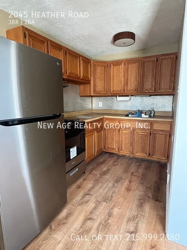 Photo - 2045 Heather Rd