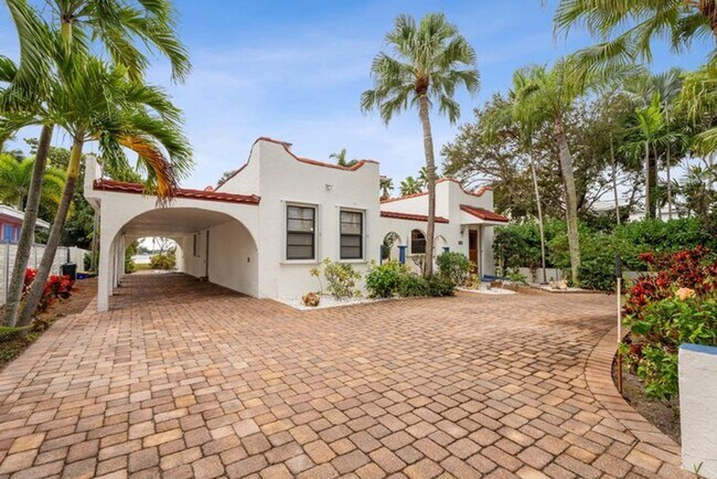 Photo - 114 S Lake Dr