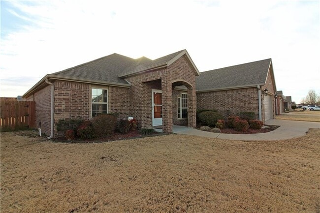 Building Photo - 1200 Kensington Dr Rental