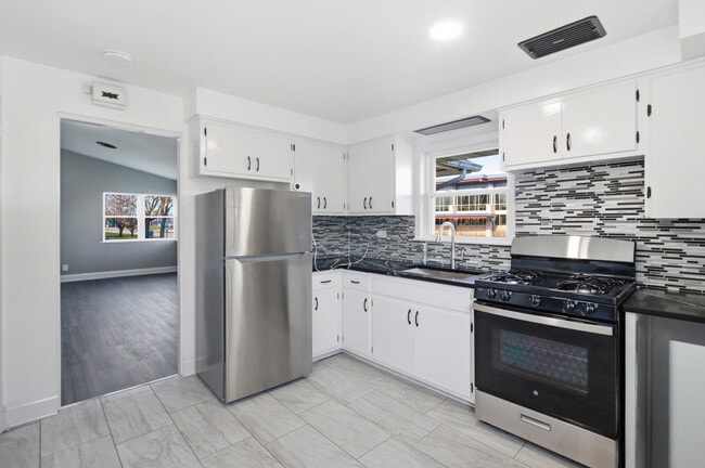 Photo - 3410 Calwagner St