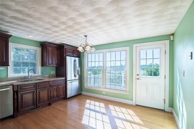 Photo - 86 S Brow St