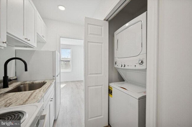 Photo - 4926 W Thompson St Unit 2