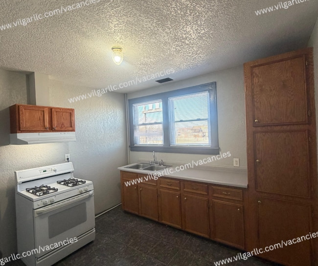 Photo - 3713 Hemlock St Unit 2 Rear