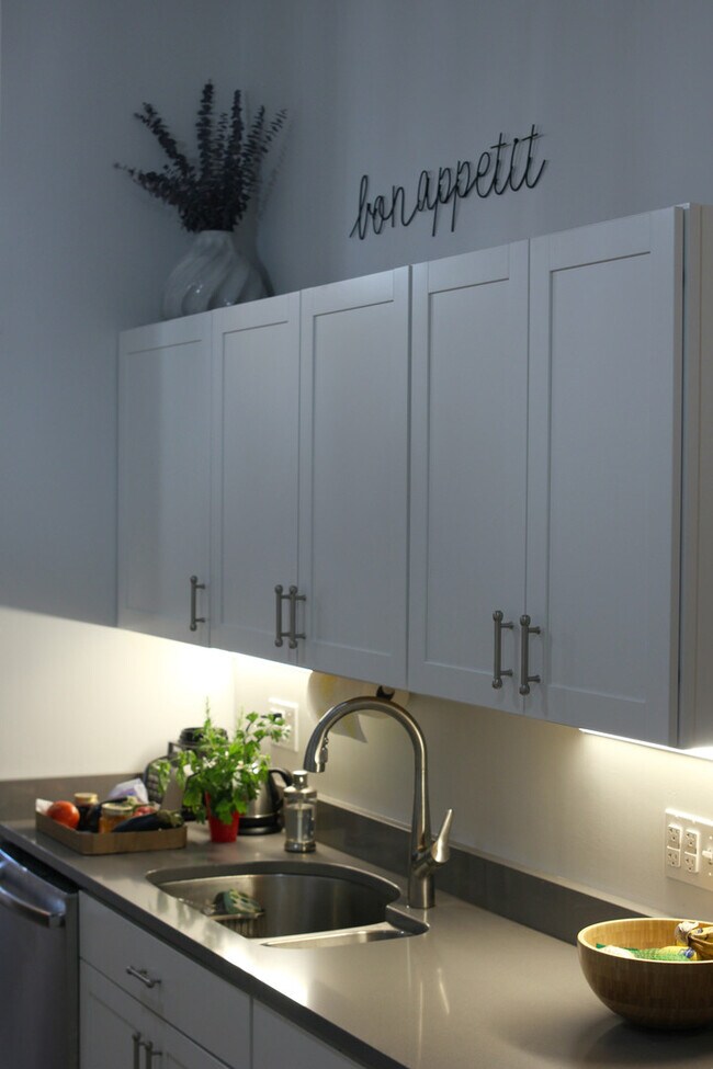 Photo - 4057 Penn Ave Unit 1