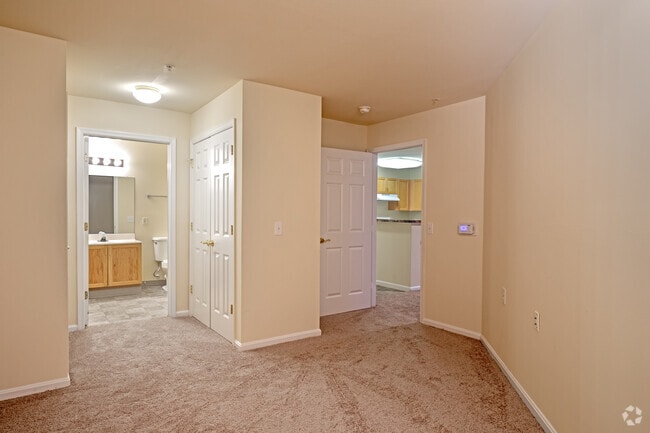 2BR, 1BA - 884SF