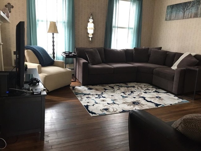 Building Photo - 35 School St Unit First Floor