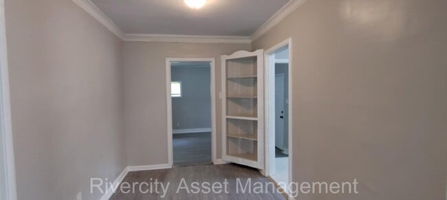 Photo - 2386 Larose Ave