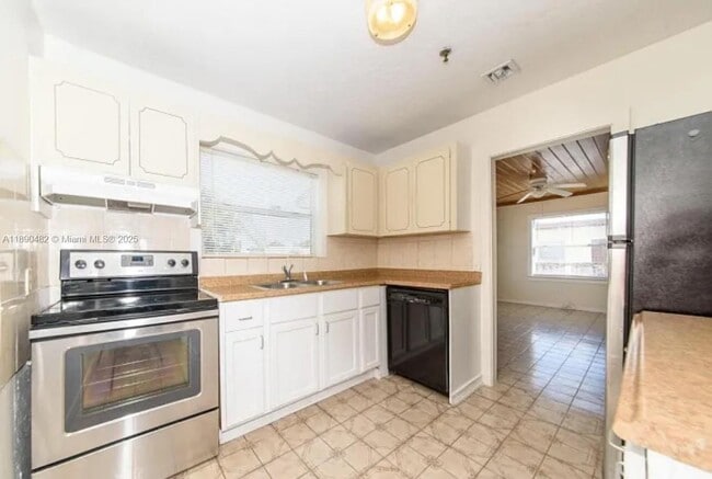 Photo - 438 Malverne Rd
