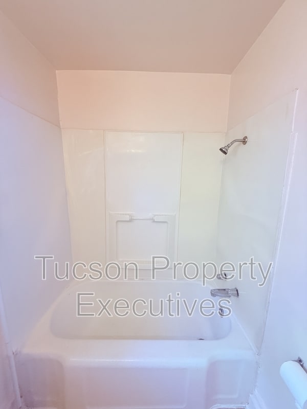 Photo - 2632 N Stone Ave