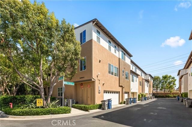 Building Photo - 1528 W Artesia Square Rental