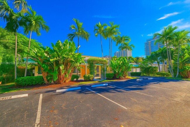 Building Photo - 3217 NE 7th Pl Unit 2