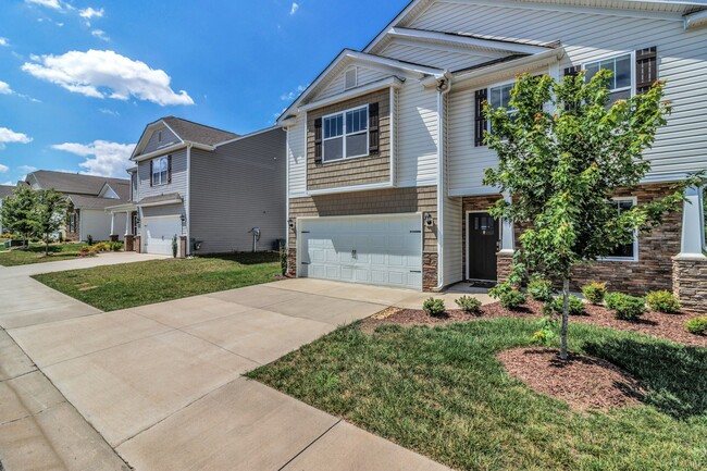 Photo - 305 Woodnettle Ln