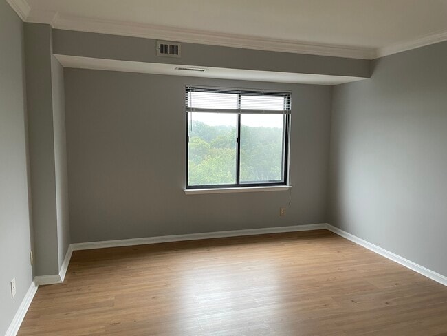 Primary bed - 3800 Powell Ln Unit #1107