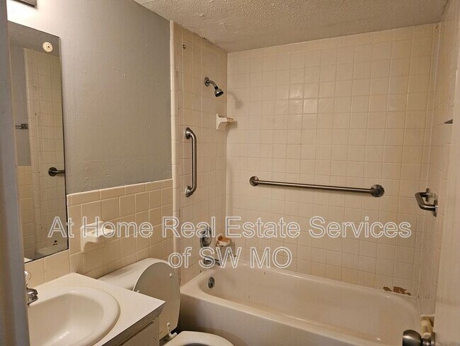 Photo - 728 E Walnut St Unit #2