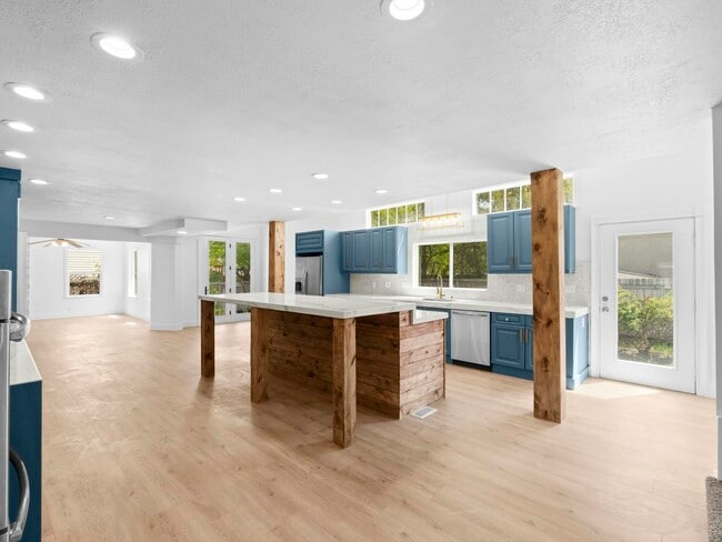 Photo - 1630 Ridgemark Dr