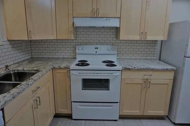 Photo - 2906 SE Geary St