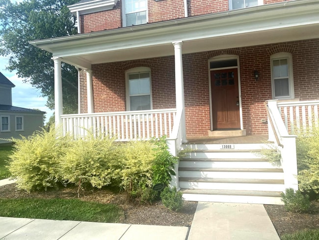 Building Photo - 1306 Officers Row Rental