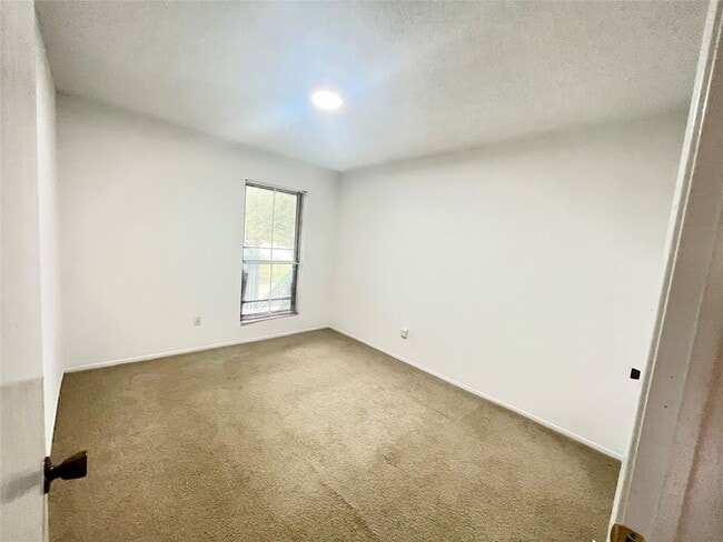Building Photo - 1516 Bay Area Blvd Unit A8