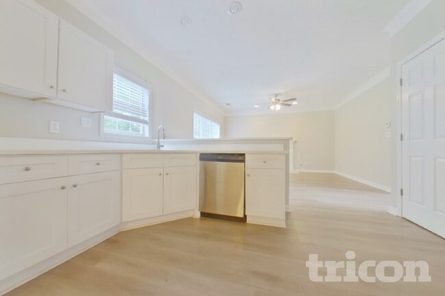 Photo - 1728 Brandon Lee Way SW