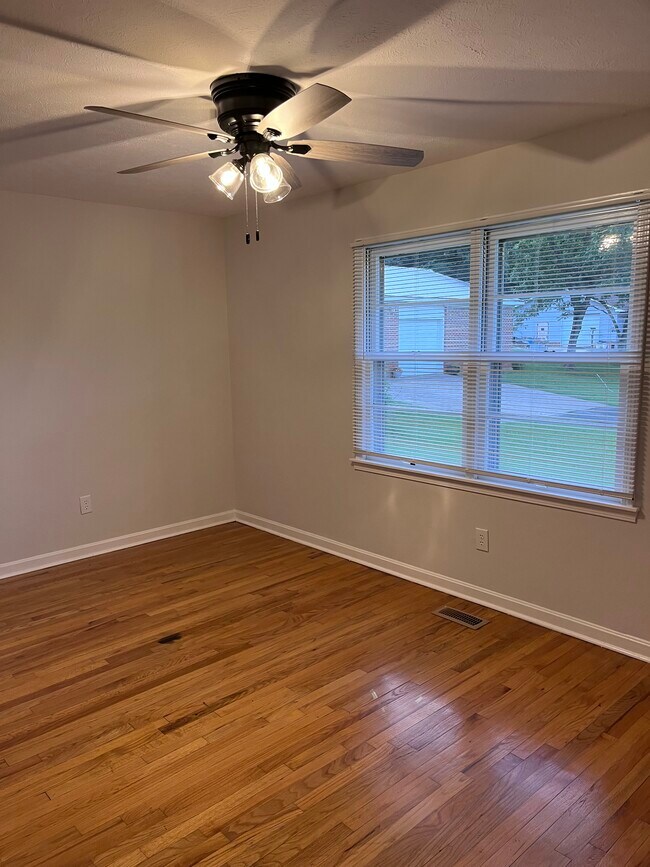 Dormitorio 2 - 4365 Pope Ave