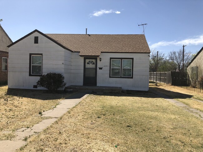 Building Photo - CUTE 2 BEDROOM/ 1 BATHROOM/ LARGE FENCED BACKYARD w/ STORAGE! OFF HISTORIC ROUTE 66!!!