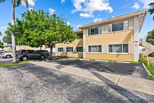 Building Photo - 5700 NE 22nd Way Unit 321