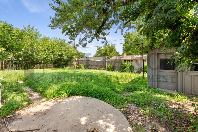 Photo - 2131 W 25th St N