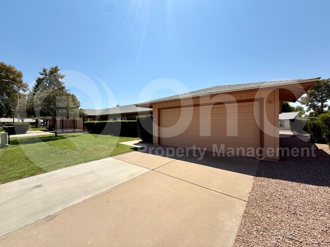 Photo - 4950 E Lake Point Cir