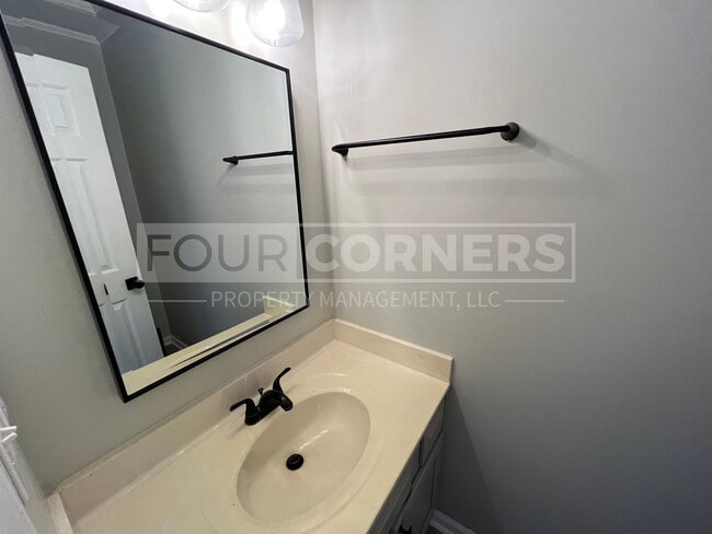 Photo - Beautiful 3 Bedroom 2.5 Bath Townhouse