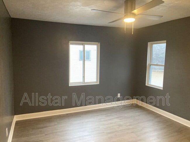 Photo - 760 W 9th St