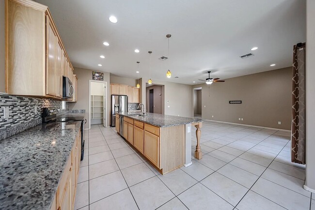 10160 W Robin Ln