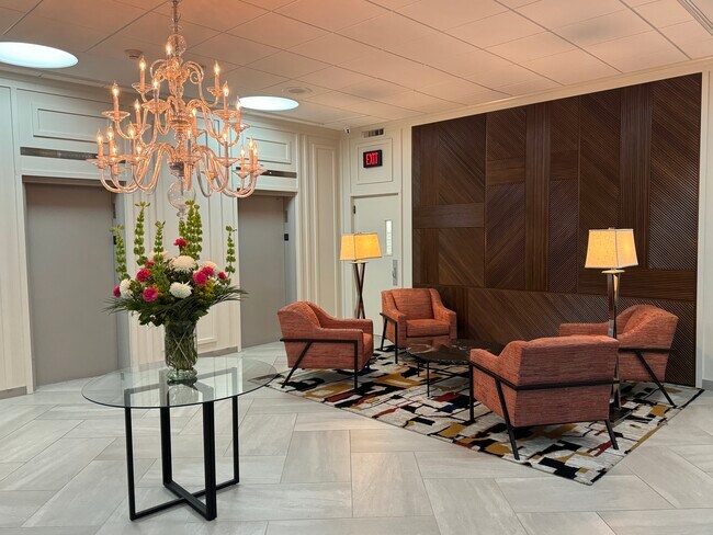 Foyer - 4466 W Pine Blvd Unit 4G