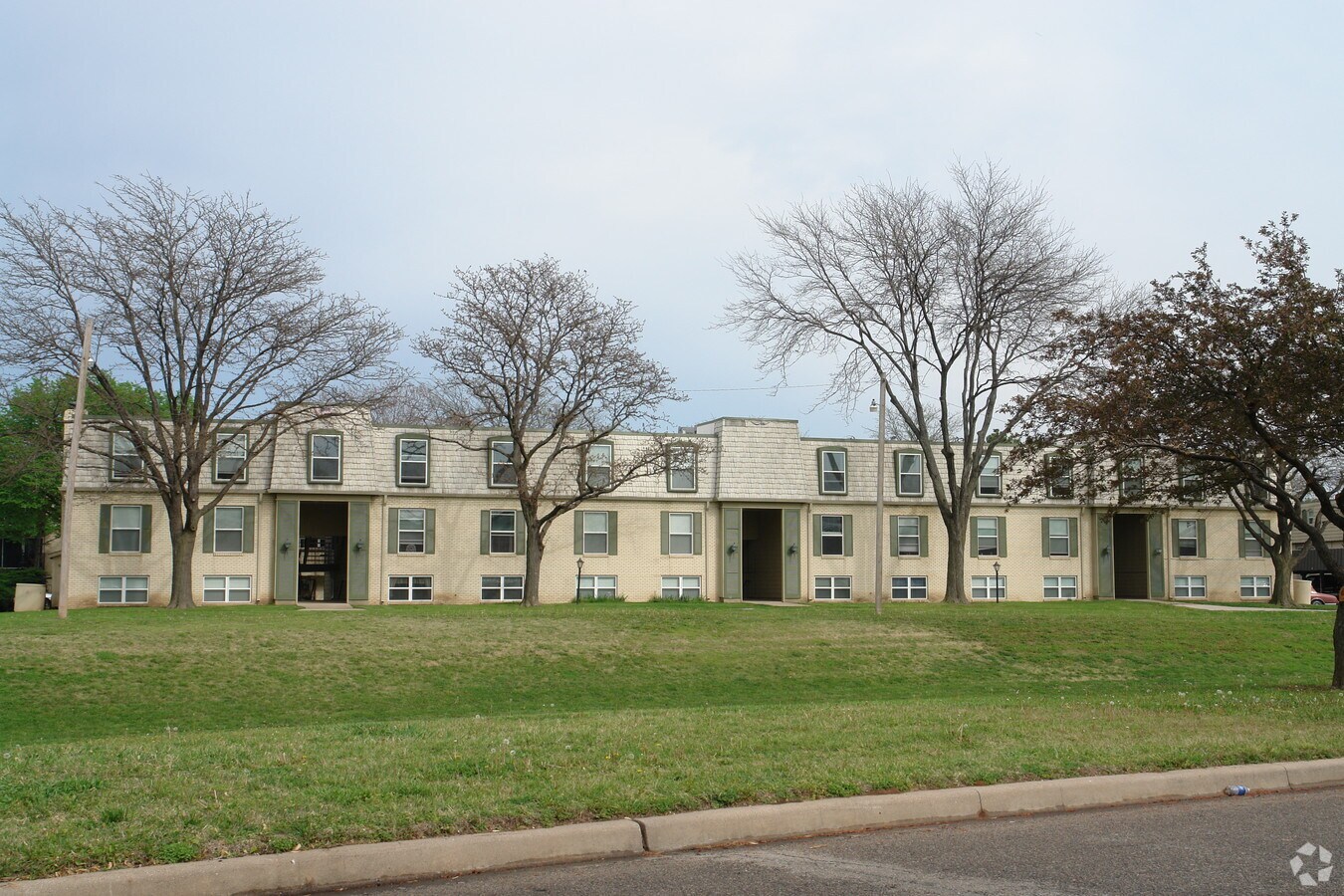 Parklane Gardens - Parklane Gardens Apartments